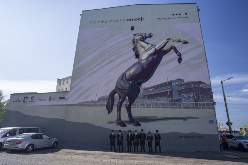 Nowy mural we Wrocławiu. Ma promować sporty konne - fot. mat. prasowe