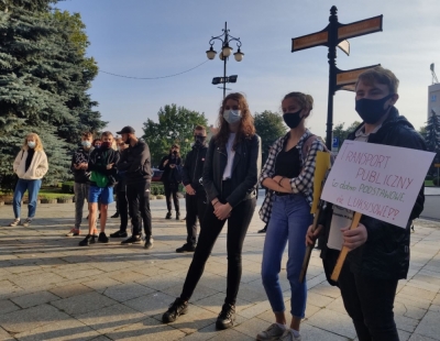 Protestowali przeciwko podwyżkom cen i likwidacji darmowych przejazd&oacute;w