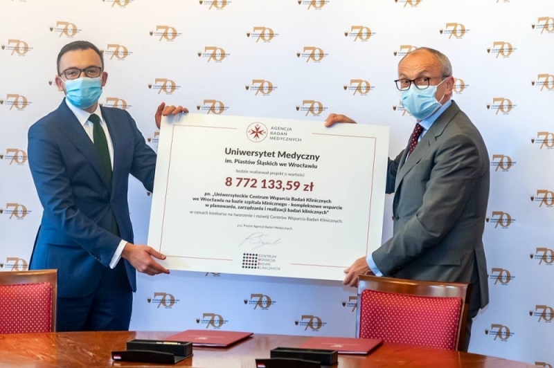 Umowa podpisana. Prawie 9 milionów złotych dla Uniwersytetu Medycznego - fot. Uniwersytet Medyczny im. Piastów Śląskich we Wrocławiu
