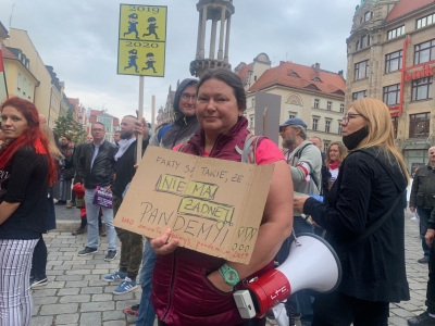 Antycovidowcy manifestowali we Wrocławiu. Protest został rozwiązany  - 3