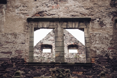 Choć w ruinie, stoi nadal dumnie na wzgórzu. Zamek Świny [FOTOSPACER] - 6