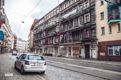 Nielegalnie zajęli pustostany we Wrocławiu. Teraz nie chcą ich opuścić - 0