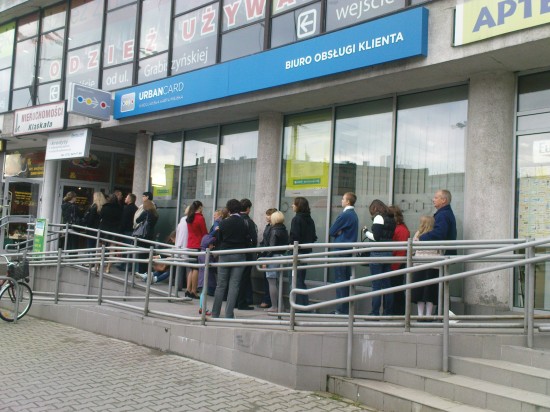 Papierowe bilety miesięczne nie znikają - Fot. archiwum PRW