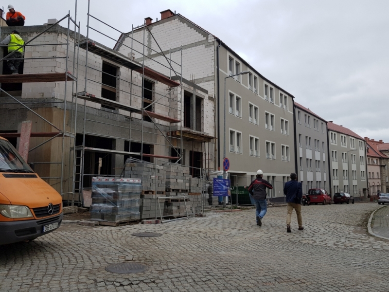 Wałbrzych: Nowe bloki przy Staszica. Można już składać wnioski o przydział mieszkania - Fot. Bartosz Szarafin 