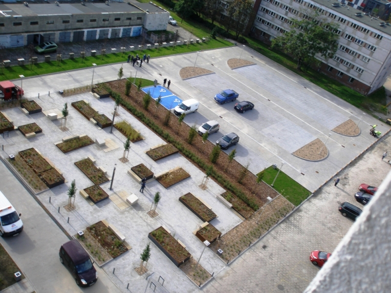 Wrocław: Metamorfoza podwórka na Szczepinie. Jeszcze kilka miesięcy temu było tam klepisko – fot. mat. prasowe