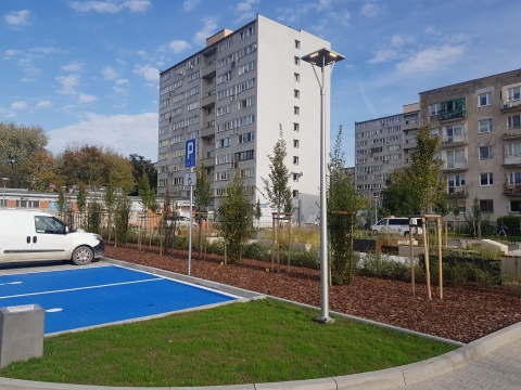 Wrocław: Metamorfoza podwórka na Szczepinie. Jeszcze kilka miesięcy temu było tam klepisko - 1