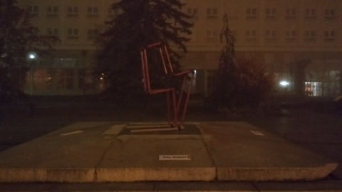 Symbol Strajku Kobiet stanął na legnickim Placu Słowiańskim - 0