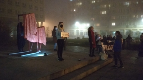 Symbol Strajku Kobiet stanął na legnickim Placu Słowiańskim - 1