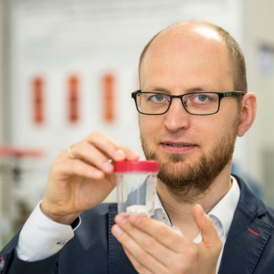 Polscy naukowcy tworzą nowy biomateriał do regeneracji kości
