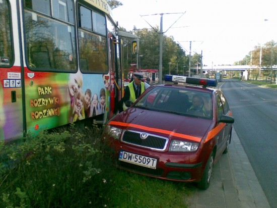 Niegroźna kolizja na Karkonoskiej - 0
