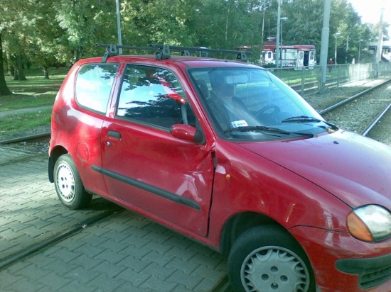 Niegroźna kolizja na Karkonoskiej - 2