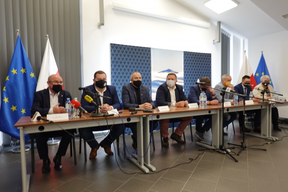Samorządowcy i przedsiębiorcy z Karpacza: "Otwarcie stoków niczego nie załatwia" - fot. Piotr Słowiński