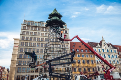 Wrocław: Idą święta! Rozpoczął się montaż choinki [ZDJĘCIA] - 2