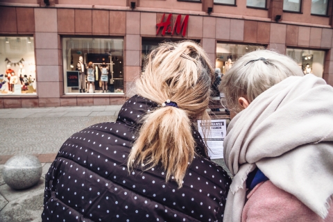 Protest przeciwko Black Friday. Półnagie kobiety wdarły się do sklepu [ZOBACZ] - 14