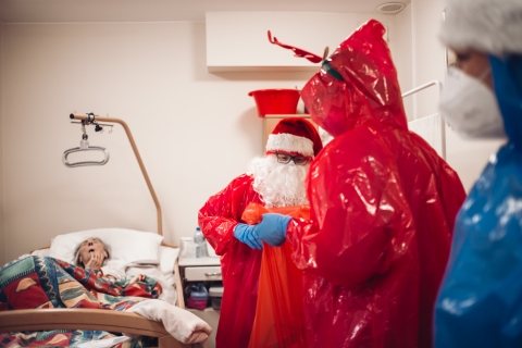 Mikołaj w hospicjum, czyli oryginalne świętowanie w czasach covid-19 [FOTOREPORTAŻ] - 5
