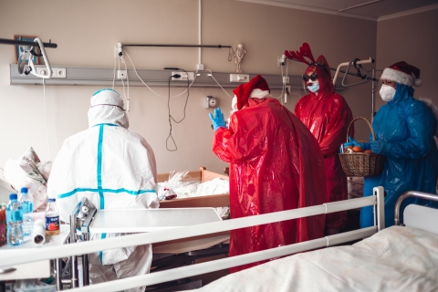 Mikołaj w hospicjum, czyli oryginalne świętowanie w czasach covid-19 [FOTOREPORTAŻ] - 16