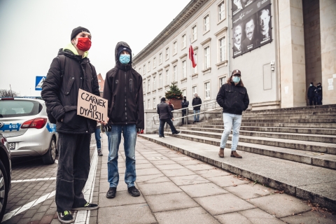 Pikietowali przed siedzibą wojewody. Chcą dymisji ministra edukacji  - 4