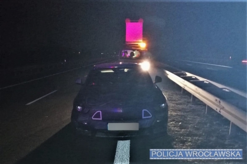 Zostawił auto na środku drogi ekspresowej i... pojechał do domu "na stopa" [FOTO] - fot. Dolnośląska Policja 