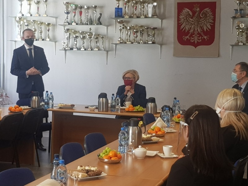 Marzena Machałek: Chcemy, aby nauczyciele byli pierwsi w kolejce do szczepień - fot. MEN