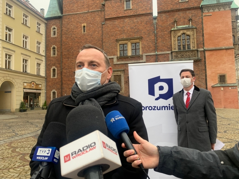 Działacze Porozumienia chwalą kompromis ws. budżetu UE - fot. Malwina Gadawa