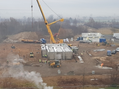 Legnica: Trwa budowa tymczasowego szpitala dla pacjentów z koronawirusem