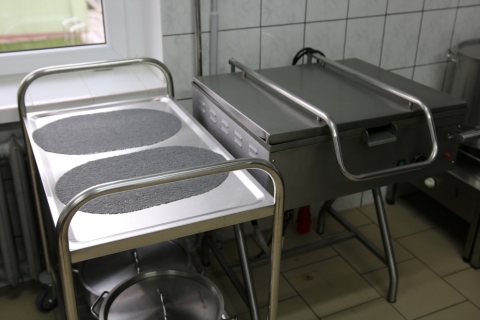 Będzie gdzie gotować i jeść! Szkoła w Głuszycy ma nową kuchnię i stołówkę - 2