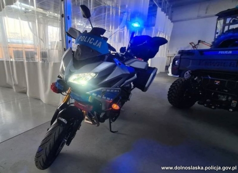 Prezent dla dolnośląskich policjantów. Dostali nowe wozy i skutery wodne [ZDJĘCIA] - 0
