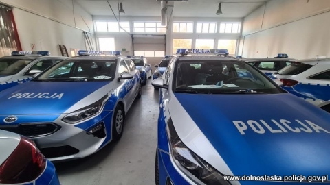 Prezent dla dolnośląskich policjantów. Dostali nowe wozy i skutery wodne [ZDJĘCIA] - 3