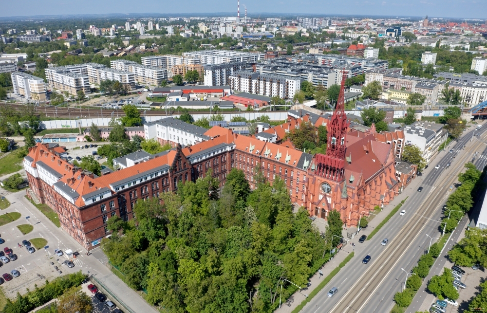 Prawie pół miliona złotych PKP PLK przekazało dolnośląskim szpitalom  - Fot. Columba livia/fotopolska.eu (Licencja: CC BY-SA 4.0)