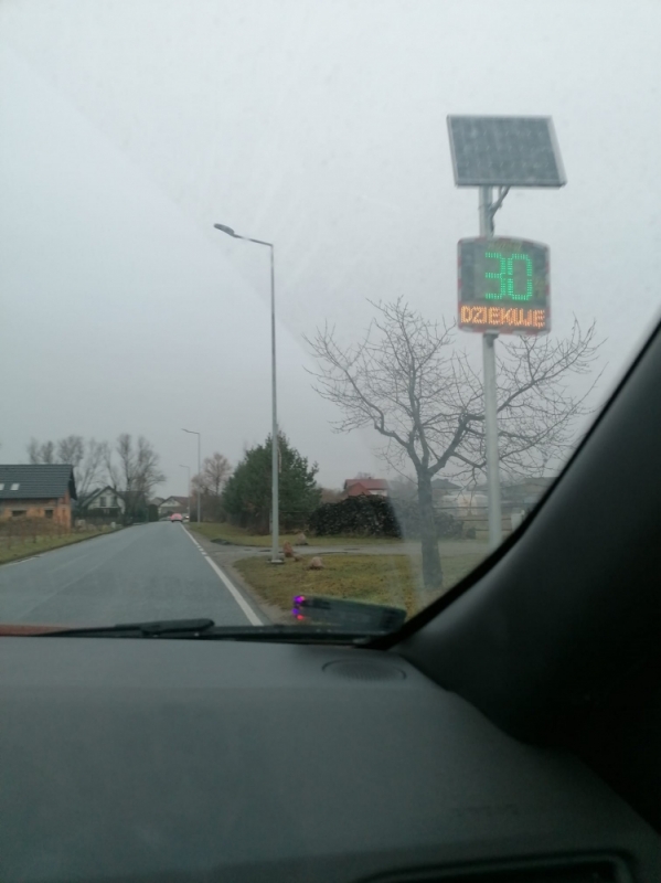 W Ramiszowie stanęły elektroniczne mierniki prędkości - fot. Facebook/ Sołectwo Ramiszów