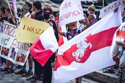 Wrocław: Kilkadziesiąt osób manifestowało w geście solidarności z Białorusią
