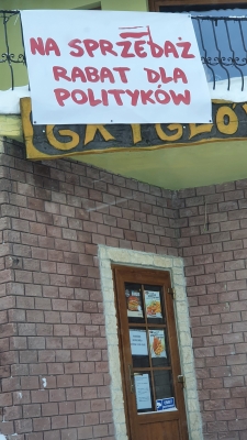"Na sprzedaż". Symboliczny protest przedsiębiorców w Zieleńcu - 0