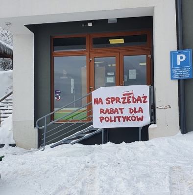 "Na sprzedaż". Symboliczny protest przedsiębiorców w Zieleńcu - 2