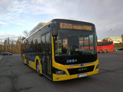 Chrześcijańskie napisy na lubińskich autobusach. Mieszkańcy są oburzeni