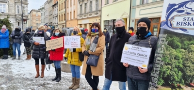Przedsiębiorcy i pracownicy branży turystycznej protestowali w Lądku-Zdroju
