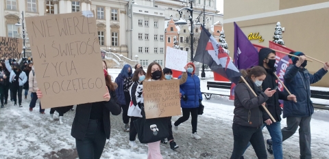 Legnica: Protest przeciwko zaostrzeniu regulacji antyaborcyjnych - 1