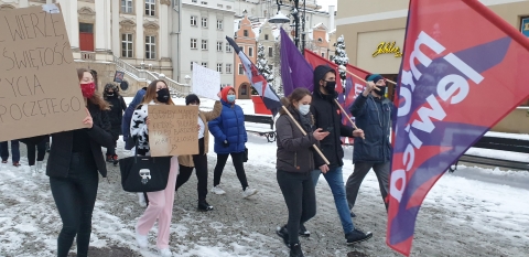 Legnica: Protest przeciwko zaostrzeniu regulacji antyaborcyjnych - 3