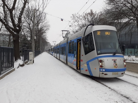 Atak zimy na Dolnym Śląsku. Wypadki na A4, we Wrocławiu przestoje tramwajów - 2
