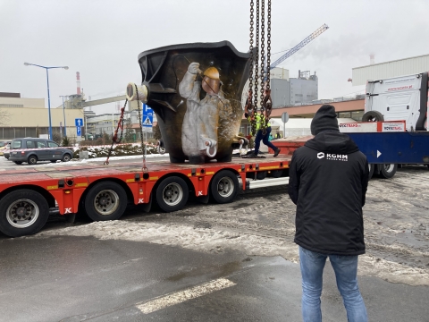 Kilkunastotonowa kadź z Huty "Głogów" stała się...dziełem sztuki - 2