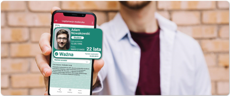 Legitymacje dla studentów Uniwersytetu Ekonomicznego - fot. UE Wrocław