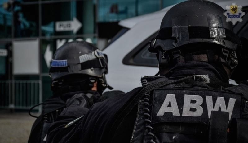 ABW zatrzymała pięć osób podejrzanych o przestępstwa skarbowe i oszustwa podatkowe - fot. Policja