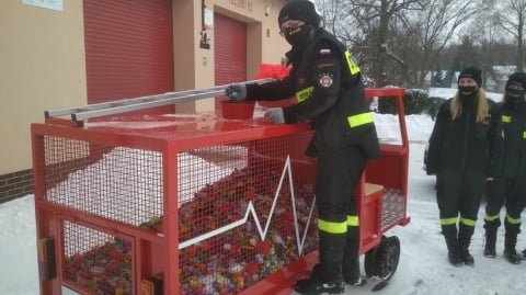 Miniaturowy wóz strażacki na ratunek dzieciom - 2