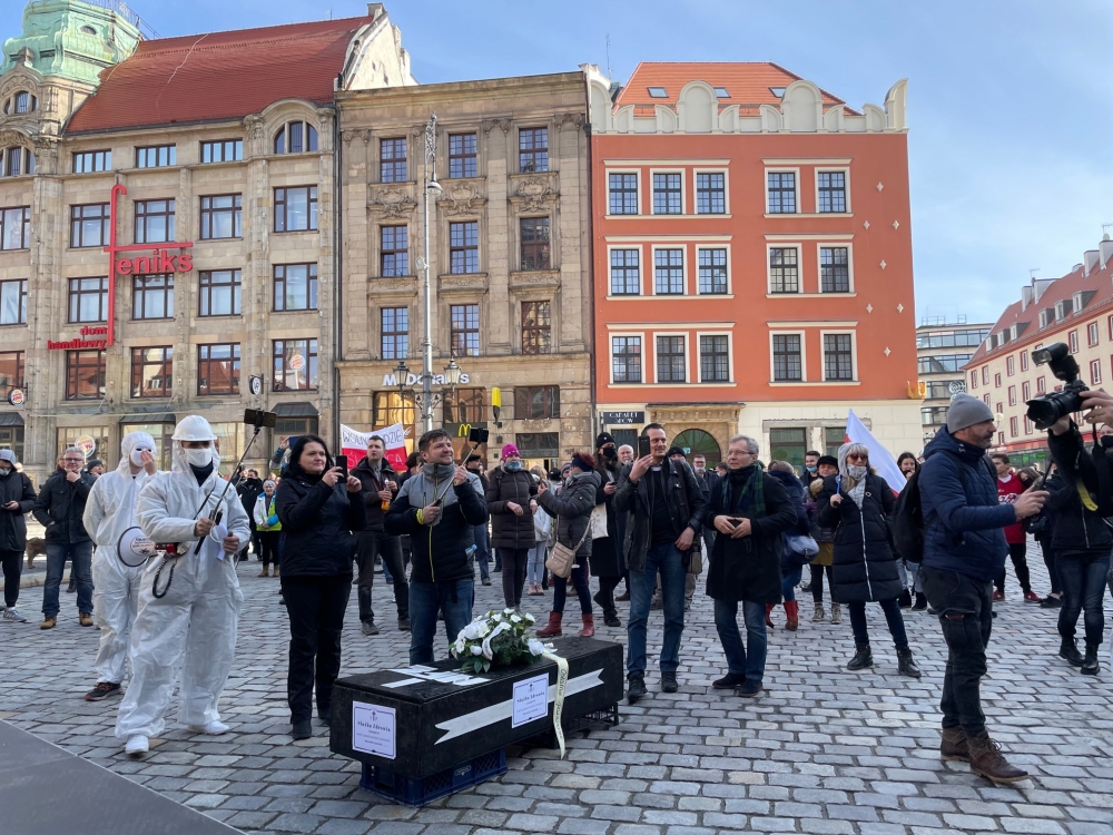 "OtwieraMY". Protest na wrocławskim Rynku - fot. M. Gadawa