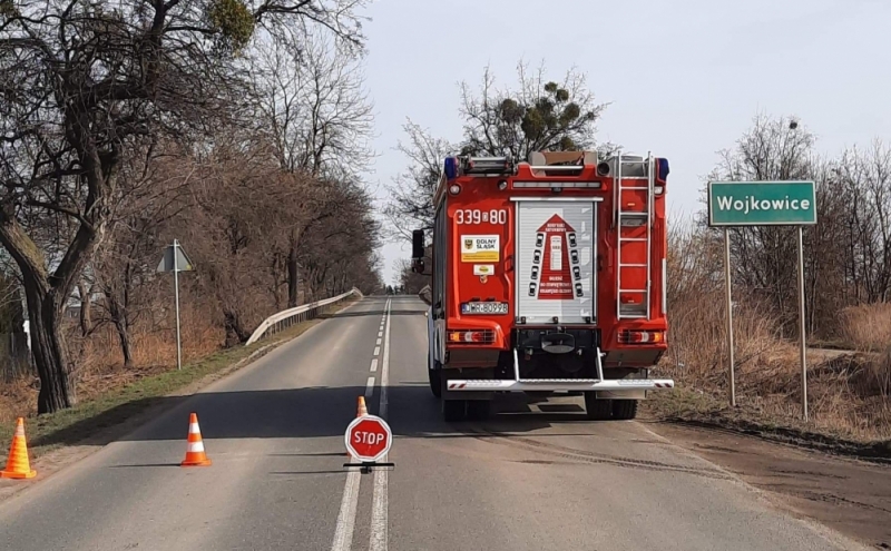 Zawaliła się ściana budynku w Wojkowicach. Droga do Żórawiny zablokowana - OSP Żórawina