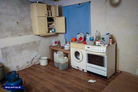 2 laboratoria metamfetaminy zlikwidowane - 7