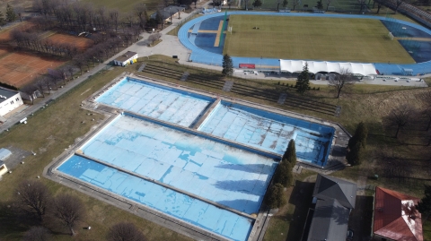 W Świdnicy podpisano umowę na przebudowę basenu letniego - 1