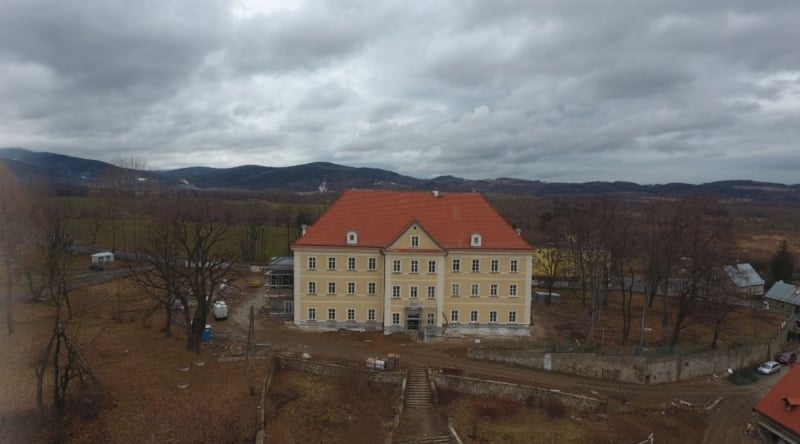 W Jeleniej Górze-Sobieszowie powstaje nowoczesne centrum edukacyjne KPN - fot. Piotr Słowiński