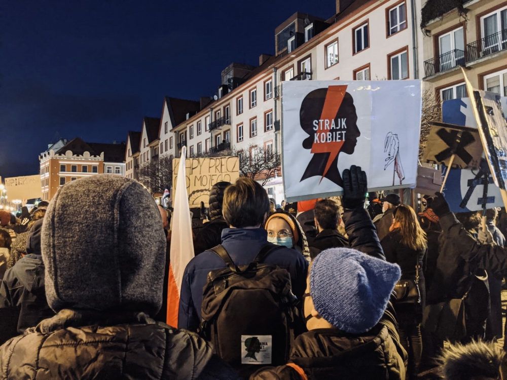 Strajk Kobiet we Wrocławiu: Gaz łzawiący i zatrzymania przez policję - fot. Patrycja Dzwonkowska