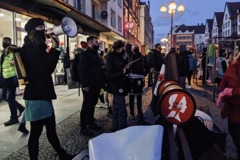 Strajk Kobiet we Wrocławiu: Gaz łzawiący i zatrzymania przez policję - 7