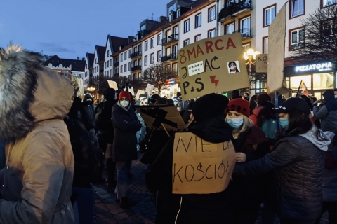 Strajk Kobiet we Wrocławiu: Gaz łzawiący i zatrzymania przez policję - 1